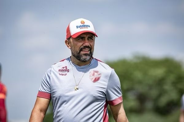 Luizinho Lopes assume o Papão – Crédito: Roberto Corrêa/Vila Nova FC Luizinho Lopes assume o Papão - Crédito: Roberto Corrêa/Vila Nova FC