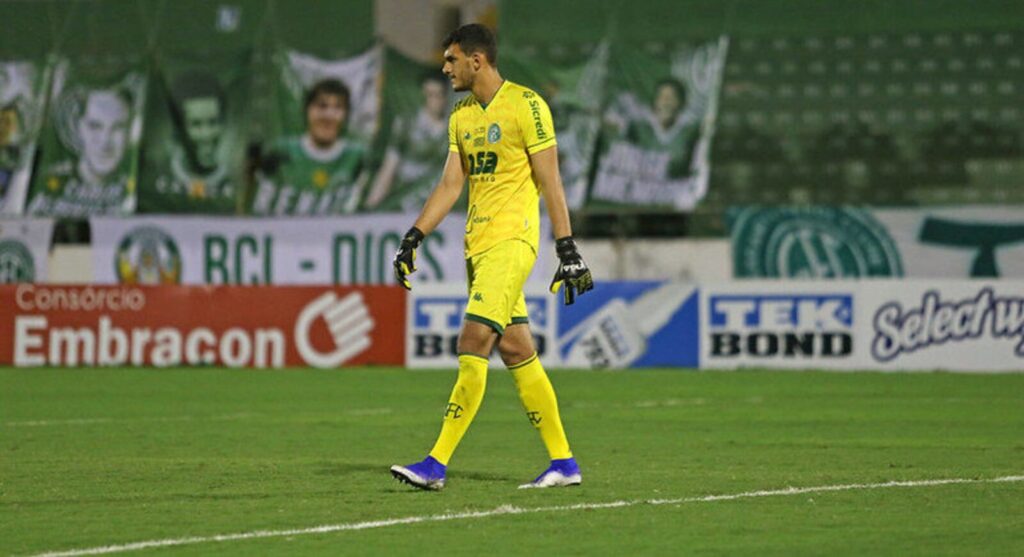 Gabriel Mesquita goleiro Paysandu Gabriel Mesquita em ação pelo Guarani