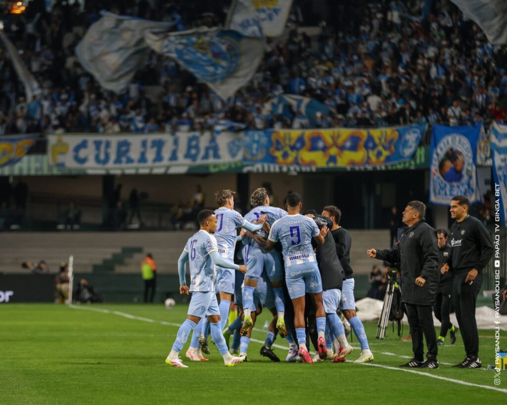 paysandu-venceu-o-coritiba-no-couto-pereira-ymgh84